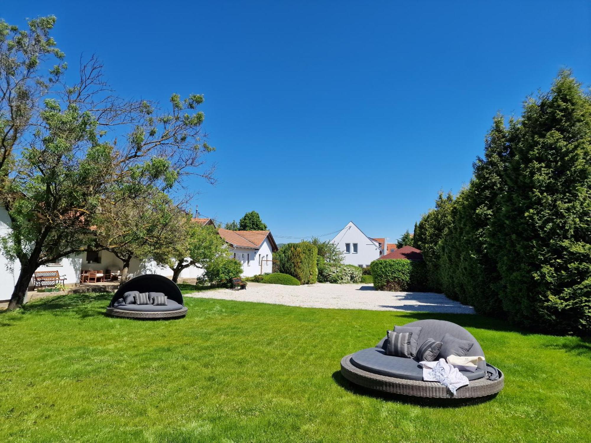 The Secret Garden - Keszthely Bed & Breakfast Ngoại thất bức ảnh